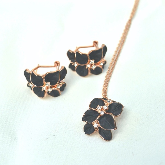 Floral Necklace Earrings Set - Picture 3 of 5